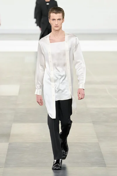 Look 15